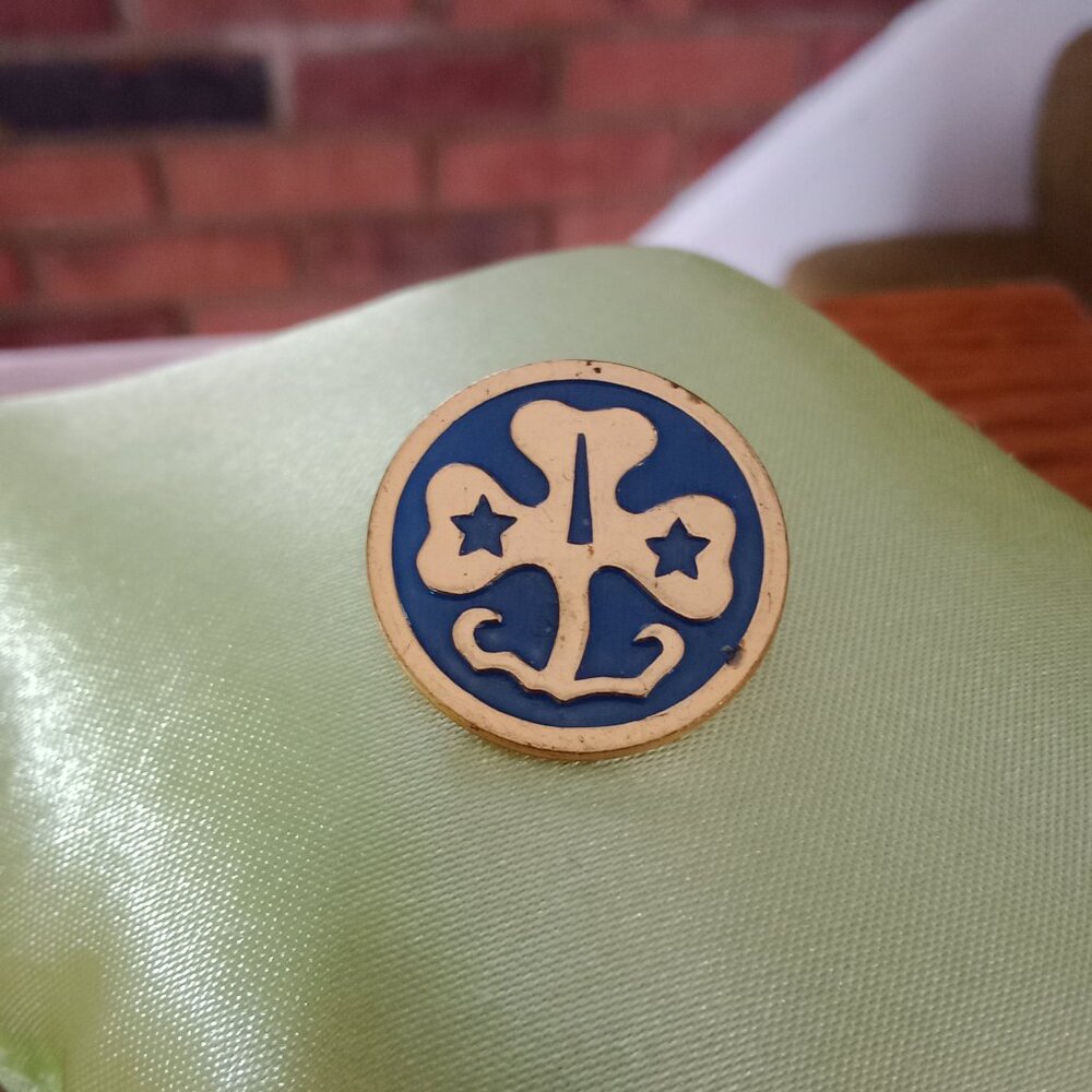 GSWA Clover Pin - Picture 2 of 5